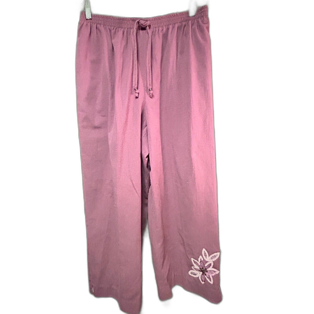 Alfred Dunner Floral Embellished Capris - Size 12 - Picture 2 of 8